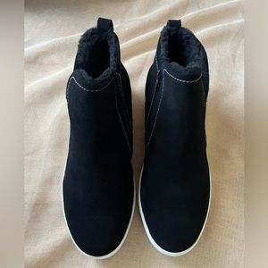 ❄️ Clarks Collection Warm-Lined Suede Sooties - Lyton Star - Color: Black ❄️